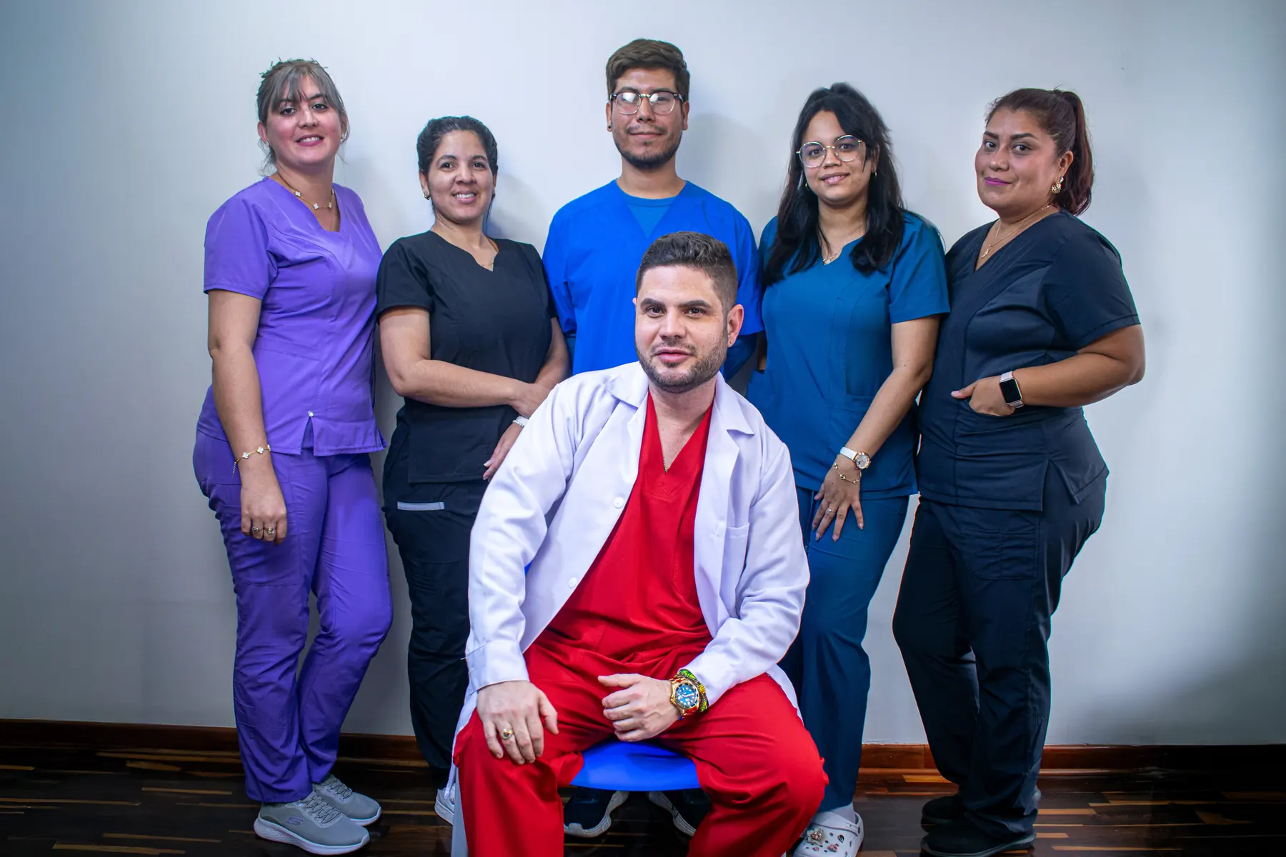Equipo de Rosales MedCuba en la clínica